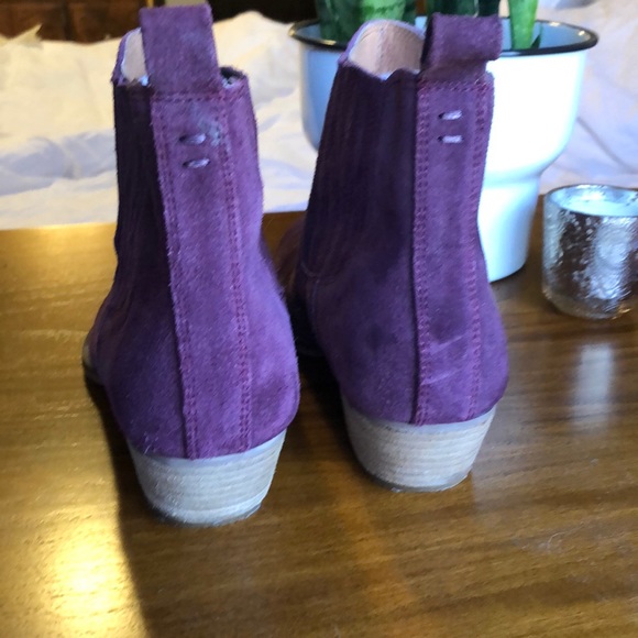 Maroon suede UO booties - Picture 3 of 5